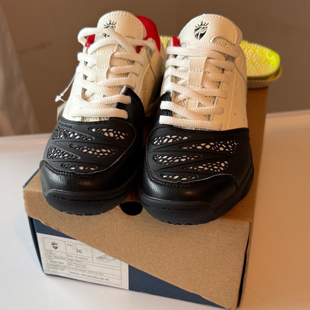 Men's Fencing Shoe Black and White Athletic Shoes